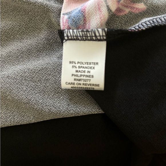 Elle Top Women’s Small Black Floral Multicolor Shirt Ruffled Neckline NWOT - Picture 3 of 8